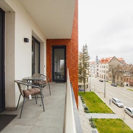 Enjoy The Light ! Central Space Oradea Buitenkant foto